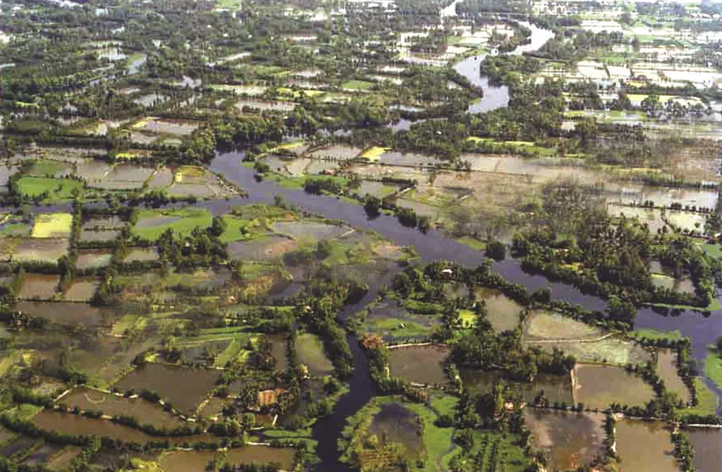 Phú Mỹ Hưng My Hung was a muddy area filled with canals and ditches. – Photo Courtesy of Phú Mỹ Hưng Development Corporation