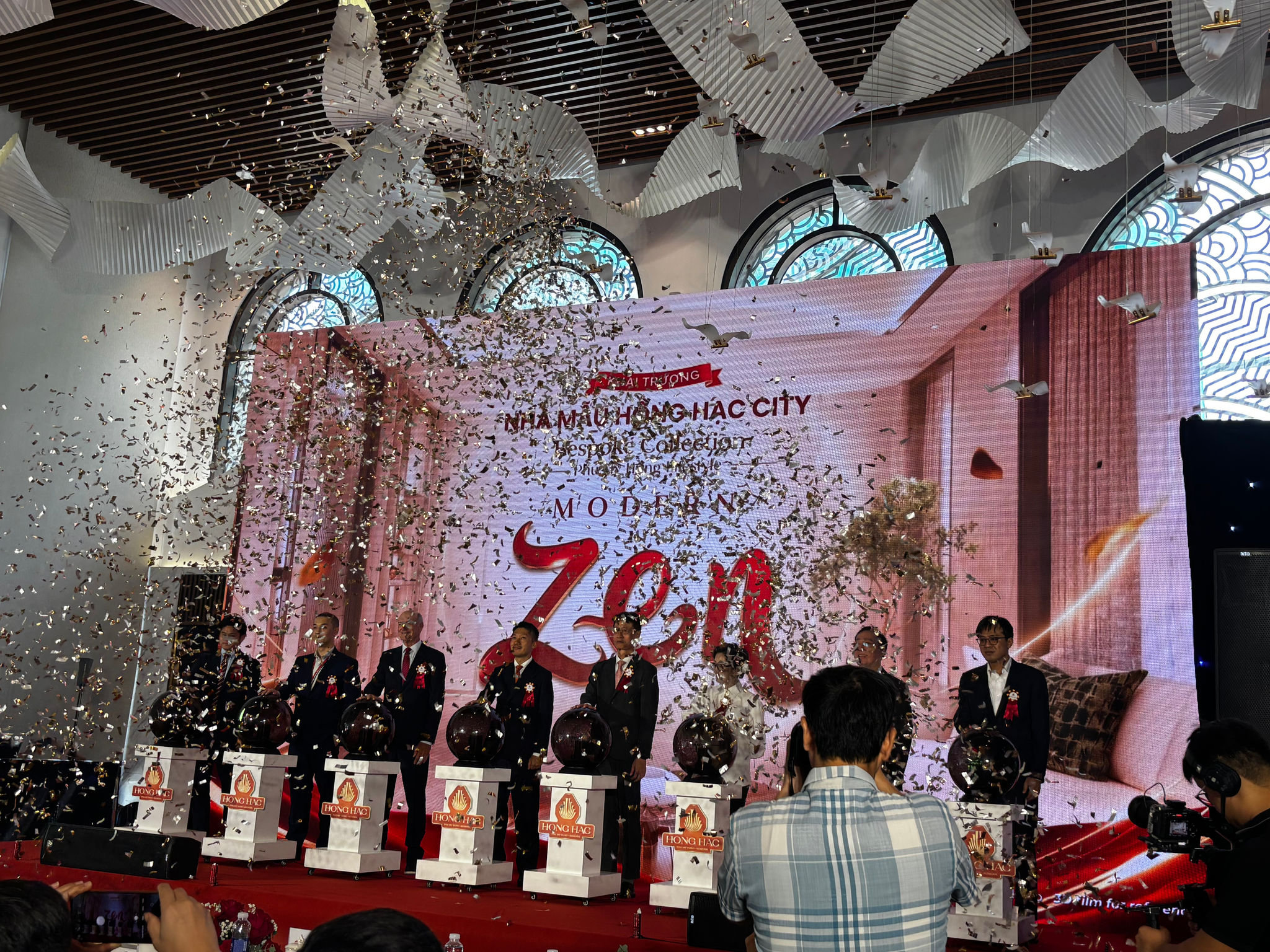 Lễ khai trương nhà mẫu