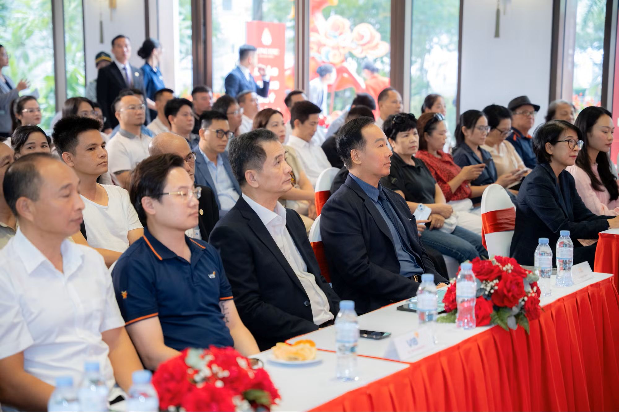 Các đại biểu tham dự sự kiện.