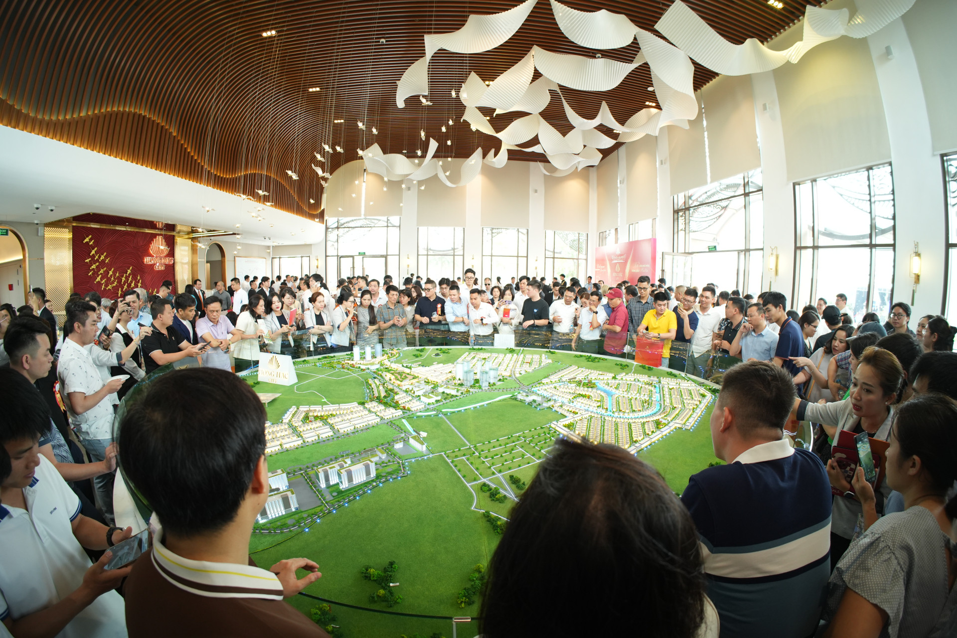Chủ đầu tư Hồng Hạc City đã bắt đầu nhận thư đăng ký mua sản phẩm từ khách hàng quan tâm. Việc sàng lọc hồ sơ hướng đến người mua sử dụng thực trước khi mở bán sẽ giúp khu đô thị có thể nhanh chóng vận hành ổn định khi đi vào hoạt động. Chủ đầu tư Hồng Hạc City đã bắt đầu nhận thư đăng ký mua sản phẩm từ khách hàng quan tâm. Việc sàng lọc hồ sơ hướng đến người mua sử dụng thực trước khi mở bán sẽ giúp khu đô thị có thể nhanh chóng vận hành ổn định khi đi vào hoạt động.