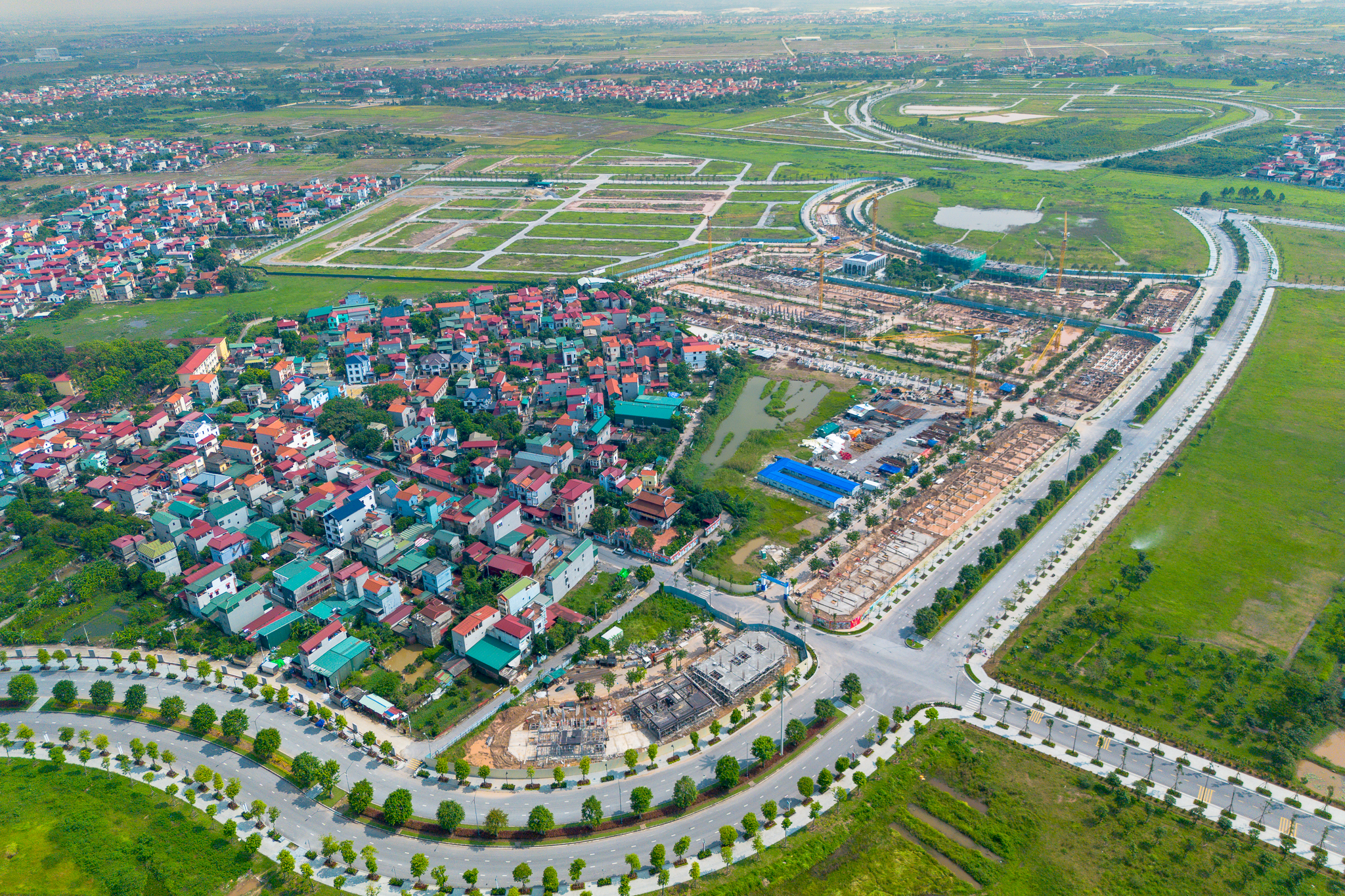 Dự án được chia thành ba phân khu nhà ở gồm Hồng Phát, Hồng Thịnh và Hồng Phúc, cung cấp các loại hình biệt thự song lập, nhà liền kề và shophouse. Trong đó, Hồng Phát là phân khu mở bán đầu tiên, ra mắt từ giữa tháng 6 và thu hút lượng lớn khách hàng quan tâm.