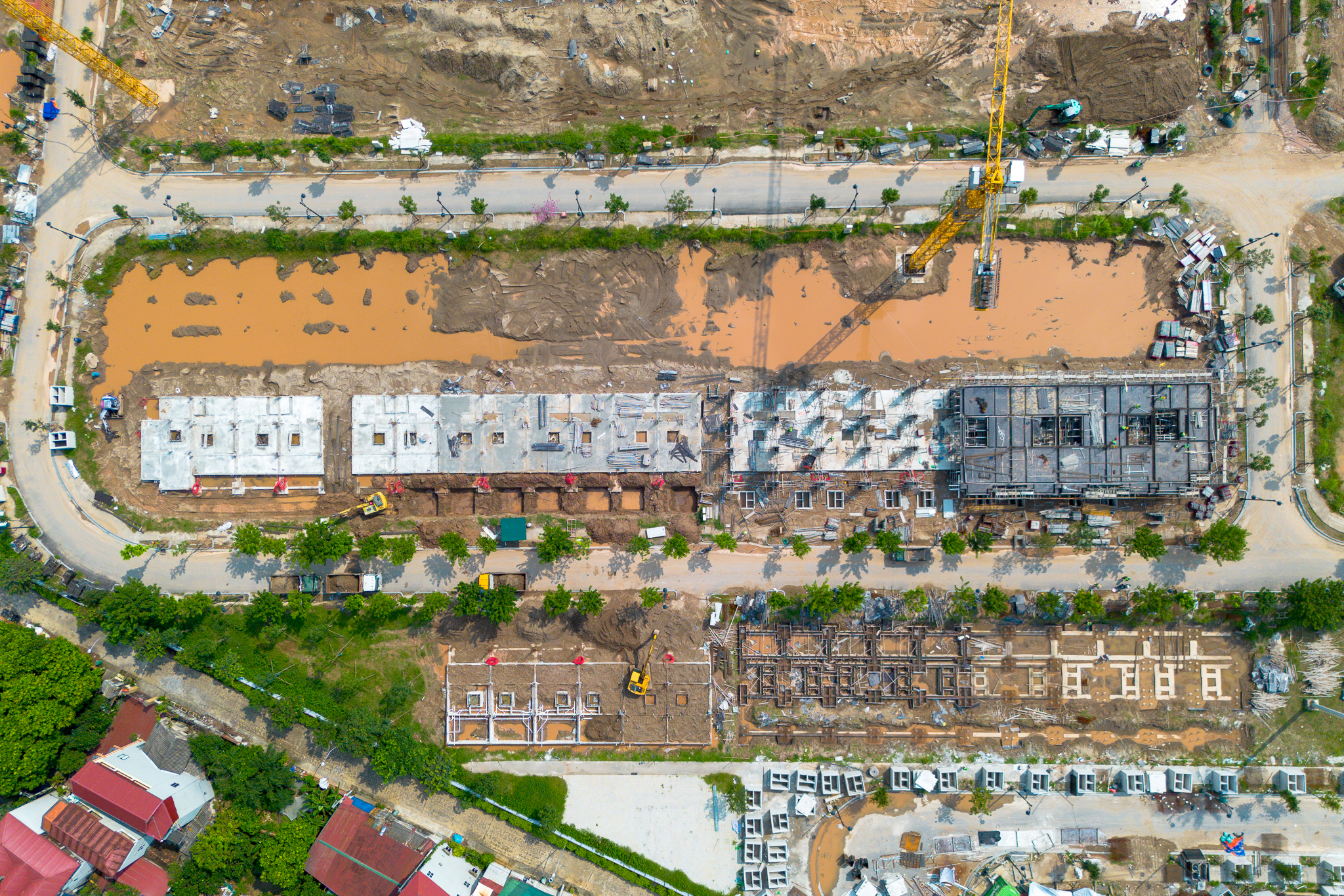 Dự án đã được mở bán từ tháng 6, đặc biệt phân khu Hồng Phát là khu đầu tiên hoàn tất thủ tục cấp giấy chứng nhận quyền sử dụng đất và quyền sở hữu nhà, cho phép người mua nhận sổ ngay sau khi bàn giao. Yếu tố này góp phần củng cố niềm tin cho khách hàng và nhà đầu tư.