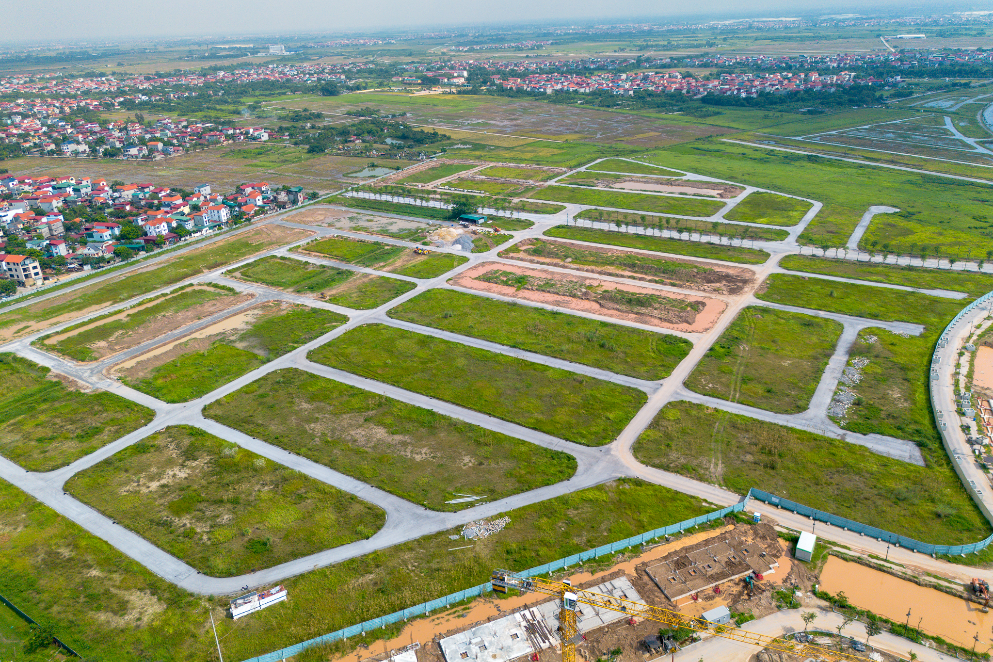 Đáng chú ý, Hồng Hạc City đánh dấu bước đi đầu tiên của Phú Mỹ Hưng trong hành trình mở rộng ra thị trường miền Bắc, sau khi khẳng định vị thế tại TP.HCM. Hiện doanh nghiệp cũng đang xúc tiến hoàn thiện pháp lý cho một dự án khu đô thị quy mô lớn khác tại Phú Thọ, cho thấy định hướng phát triển dài hạn ngoài khu vực Nam Bộ.